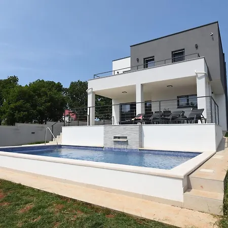بيت للعطل Ferienvilla Luxury Tara Mit Beheiztem Pool By Interhome ميدولين