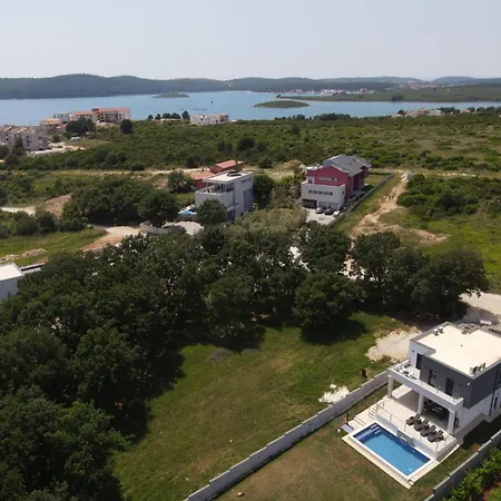 Ferienvilla Luxury Tara Mit Beheiztem Pool By Interhome *