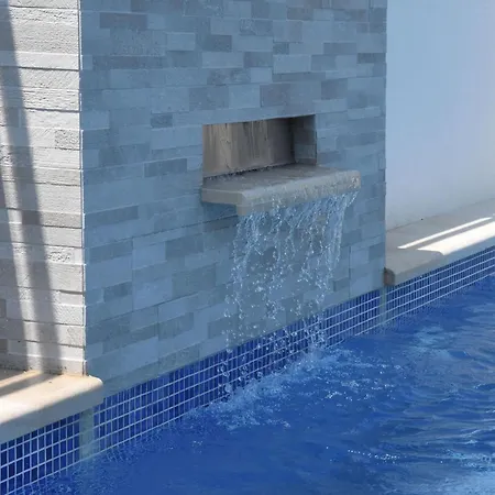 بيت للعطل Ferienvilla Luxury Tara Mit Beheiztem Pool By Interhome *