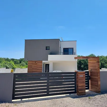 Ferienvilla Luxury Tara Mit Beheiztem Pool By Interhome *