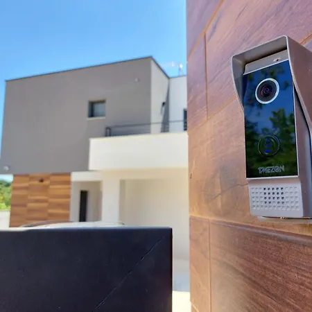 بيت للعطل Ferienvilla Luxury Tara Mit Beheiztem Pool By Interhome *