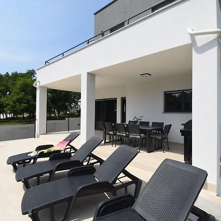 Ferienvilla Luxury Tara Mit Beheiztem Pool By Interhome * ميدولين