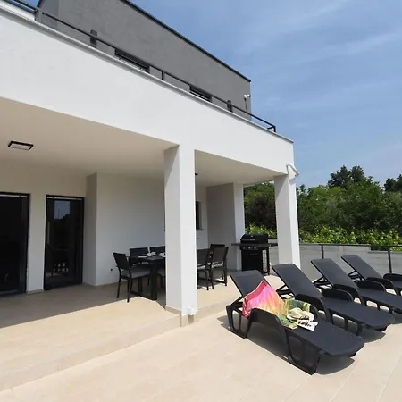 Ferienvilla Luxury Tara Mit Beheiztem Pool By Interhome * 梅杜林