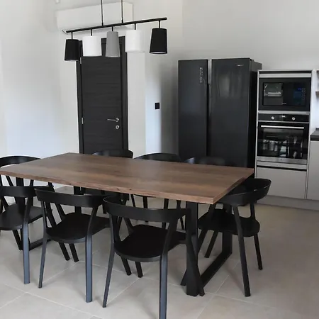 Dom wakacyjny Ferienvilla Luxury Tara Mit Beheiztem Pool By Interhome