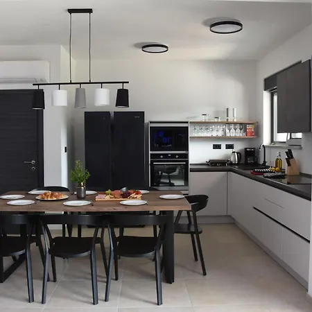 Ferienvilla Luxury Tara Mit Beheiztem Pool By Interhome *