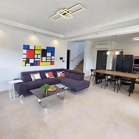 Ferienvilla Luxury Tara Mit Beheiztem Pool By Interhome ميدولين