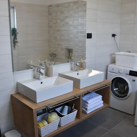 Ferienvilla Luxury Tara Mit Beheiztem Pool By Interhome *