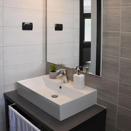 Ferienvilla Luxury Tara Mit Beheiztem Pool By Interhome بيت للعطل